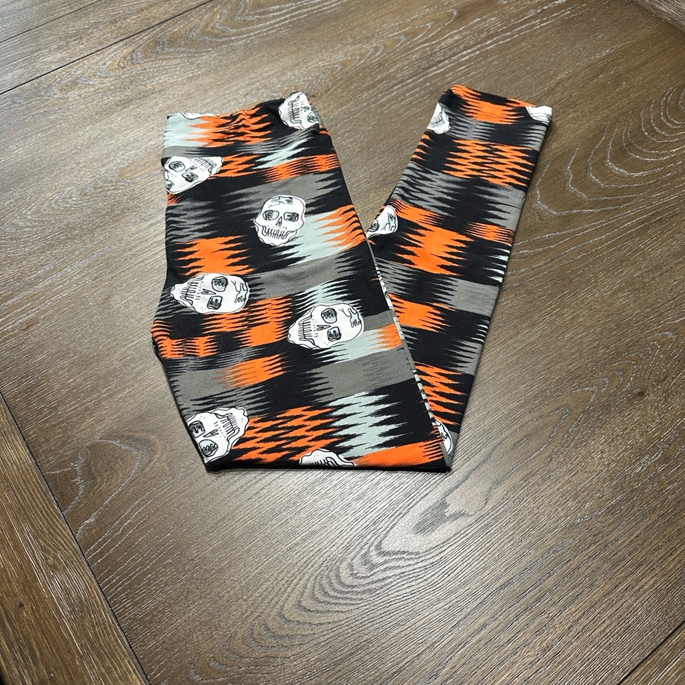 LuLaRoe Women’s Leggings with Skull and Zigzag Pattern